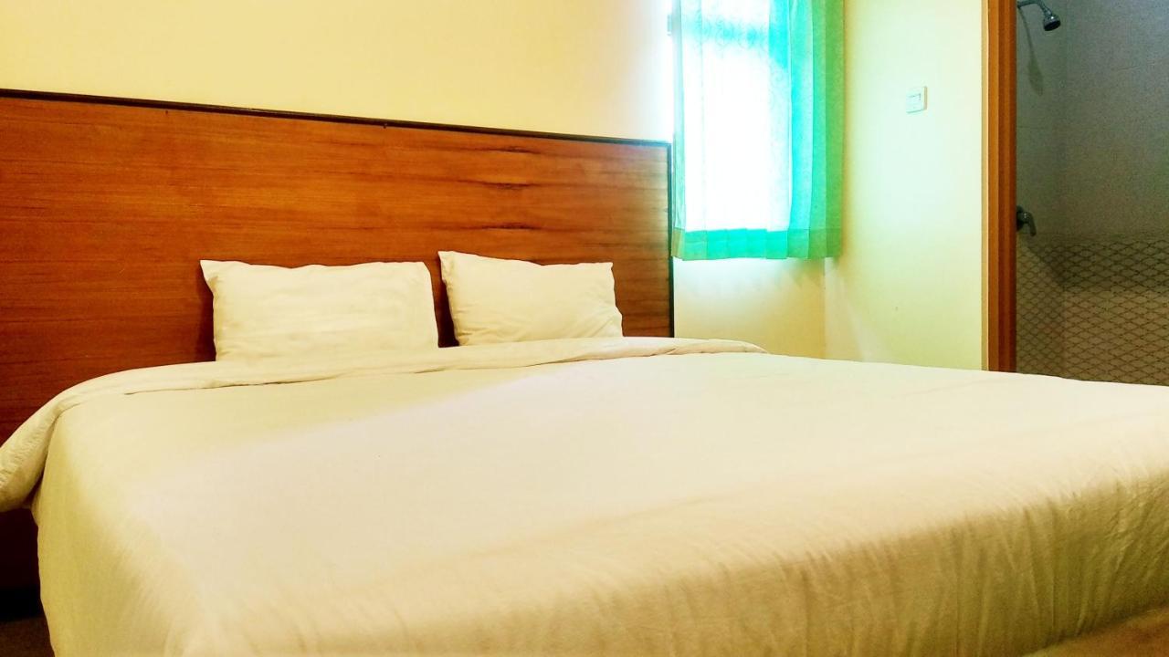 Hotel Pelangi Indah Semarang Esterno foto